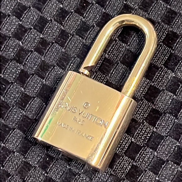 LOUIS VUITTON Paris Lock Necklace No key LV cuban necklace - Picture 4 of 13